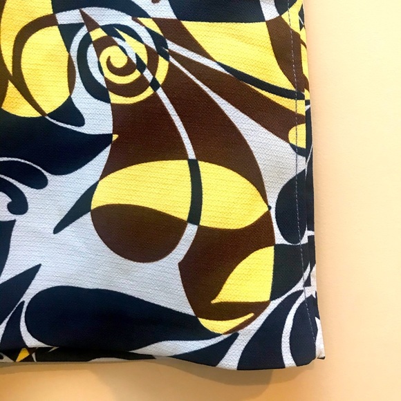 Zara women mini skirt with zip up back.    Size XS - Picture 2 of 5